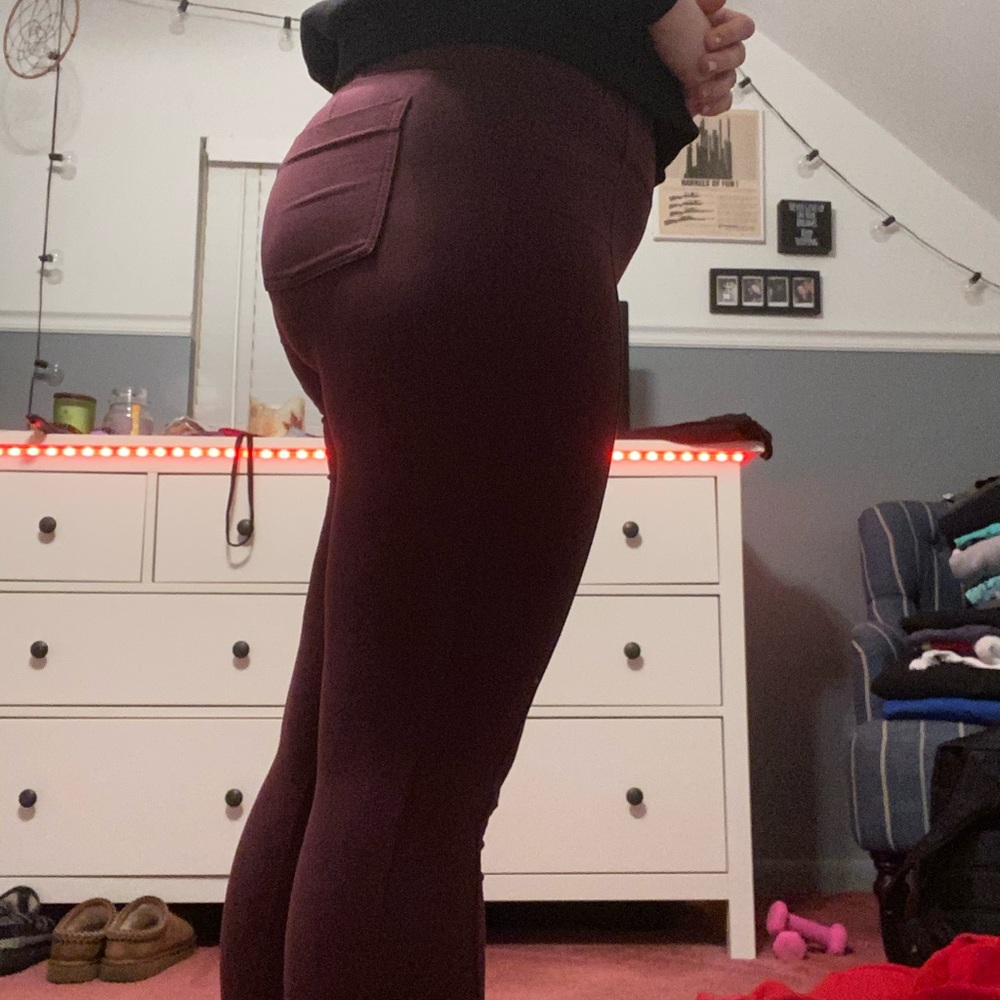 Athleta Marron Leggings with Pockets !!